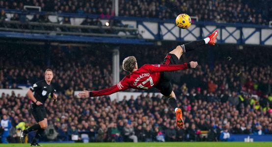 Manchester United's Alejandro Garnacho scores their side's first goal of the game with an overhead kick during the Premier League match at Goodison Park, Liverpool. Picture date: Sunday November 26, 2023.