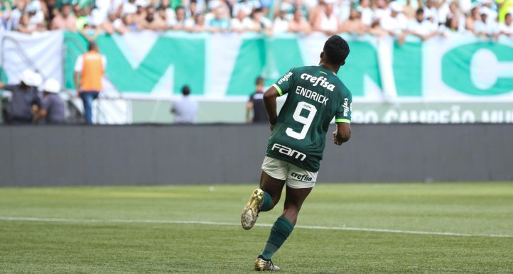 Endrick of Palmeiras during the match against Fluminense, in the 37th round of the Brazilian Championship, at Allianz Parque, west of São Paulo, this Sunday, November 3, 2023.