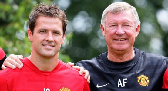 Michael Owen with Sir Alex Ferguson during his presentation as a Manchester United player. Carrington, Manchester, England, 13 July 2009.