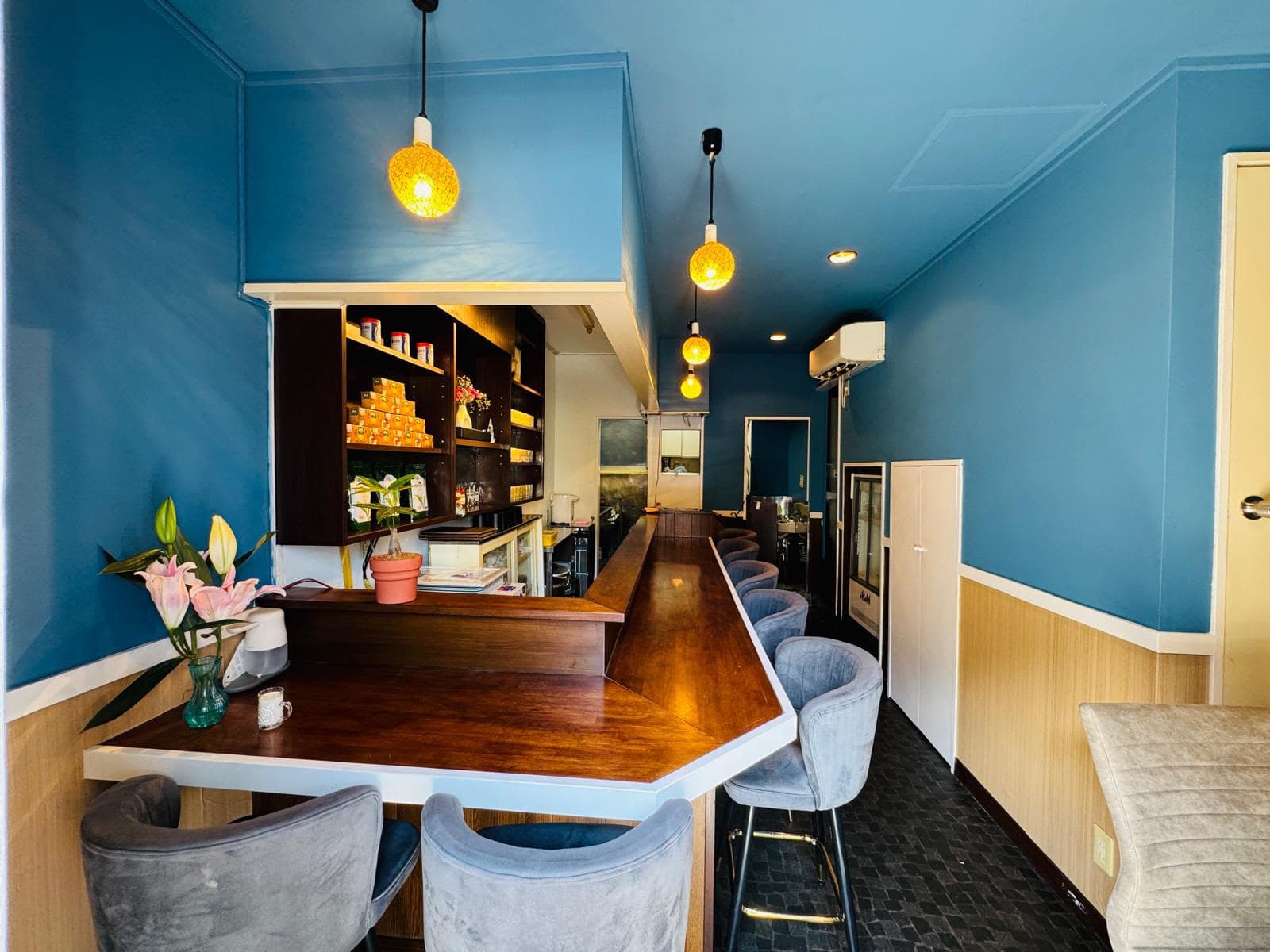 35 Cafe counter and dining space